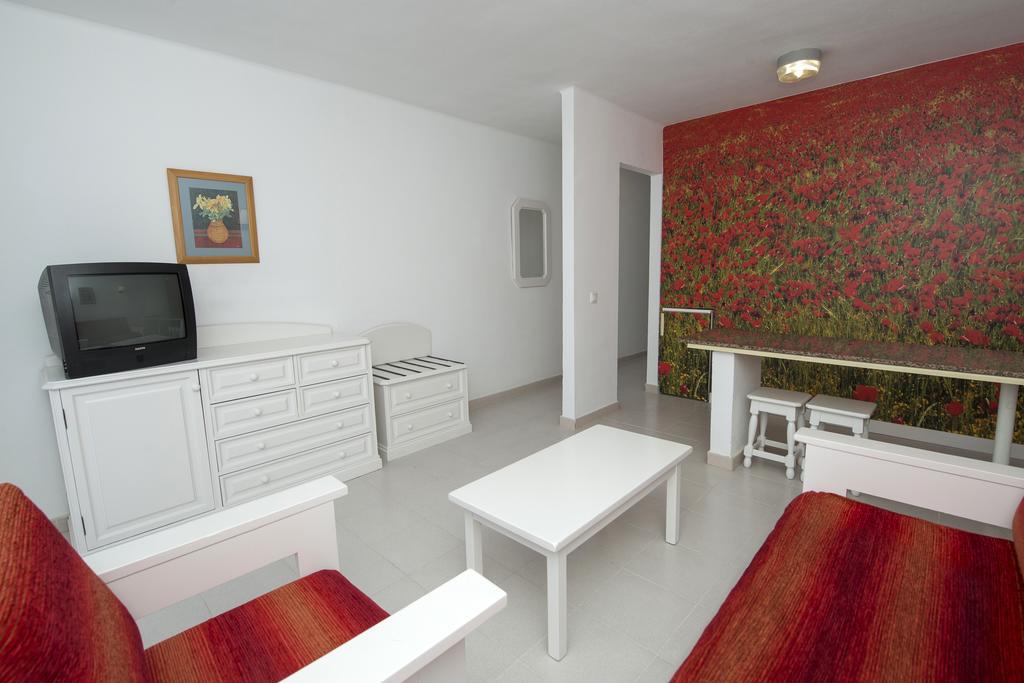 Basic Family Room,120273210:JPEG