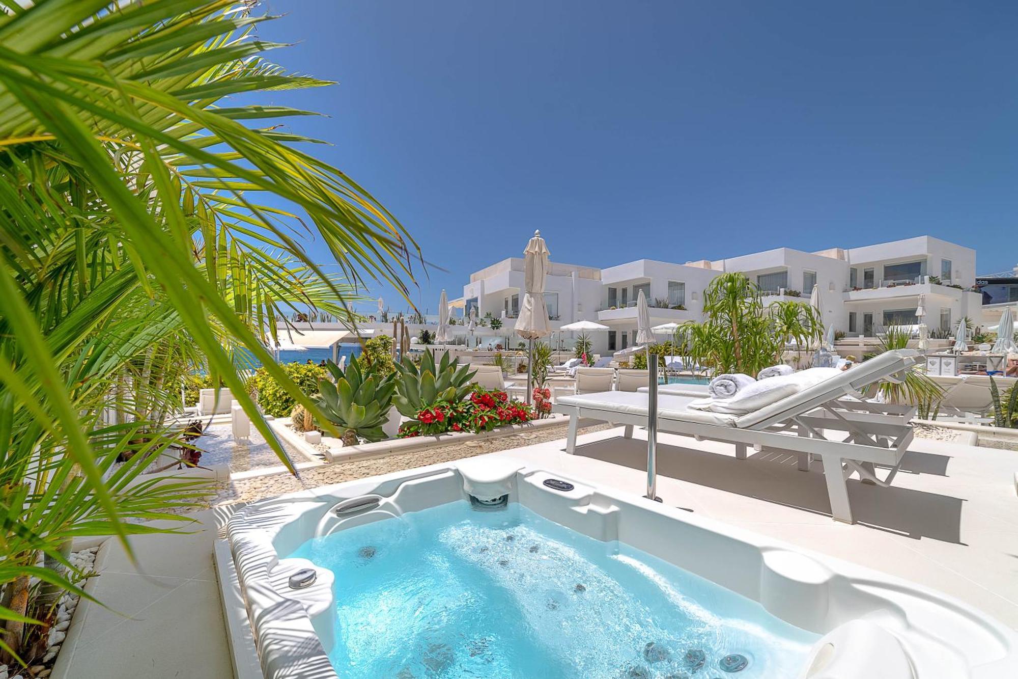 Suite Deluxe con 1 Camera da Letto, Vasca Idromassaggio e Vista Mare