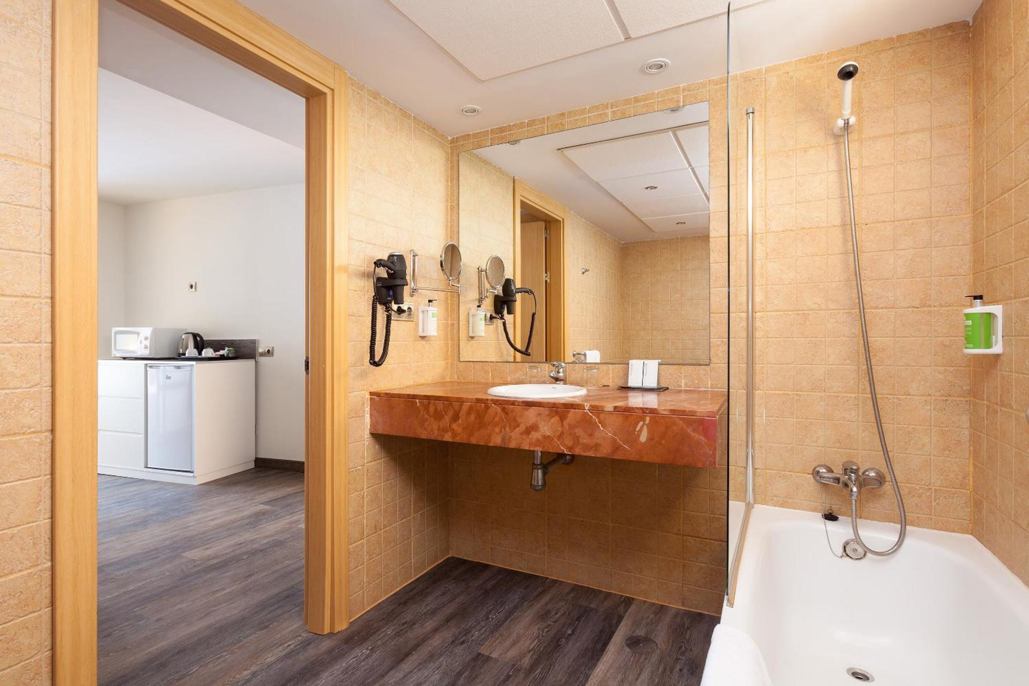 Chambre Familiale (2 Adultes et 2 Enfants)